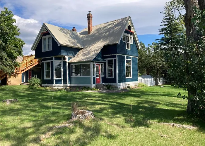 Victorian Guest Getaway-20Mins To Glacier National Park-10Mins To Airport!