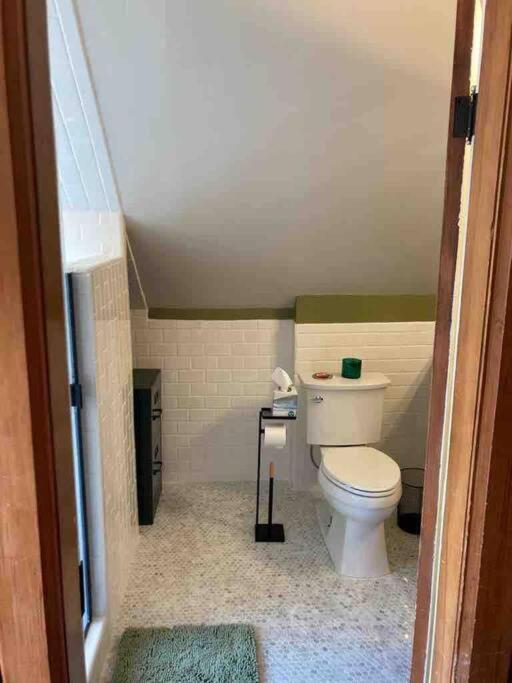 Apartment Victorian Guest Getaway-20mins To Glacier National Park-10mins To Airport! *