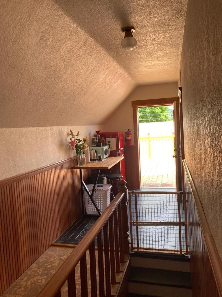 Apartment Victorian Guest Getaway-20mins To Glacier National Park-10mins To Airport! *