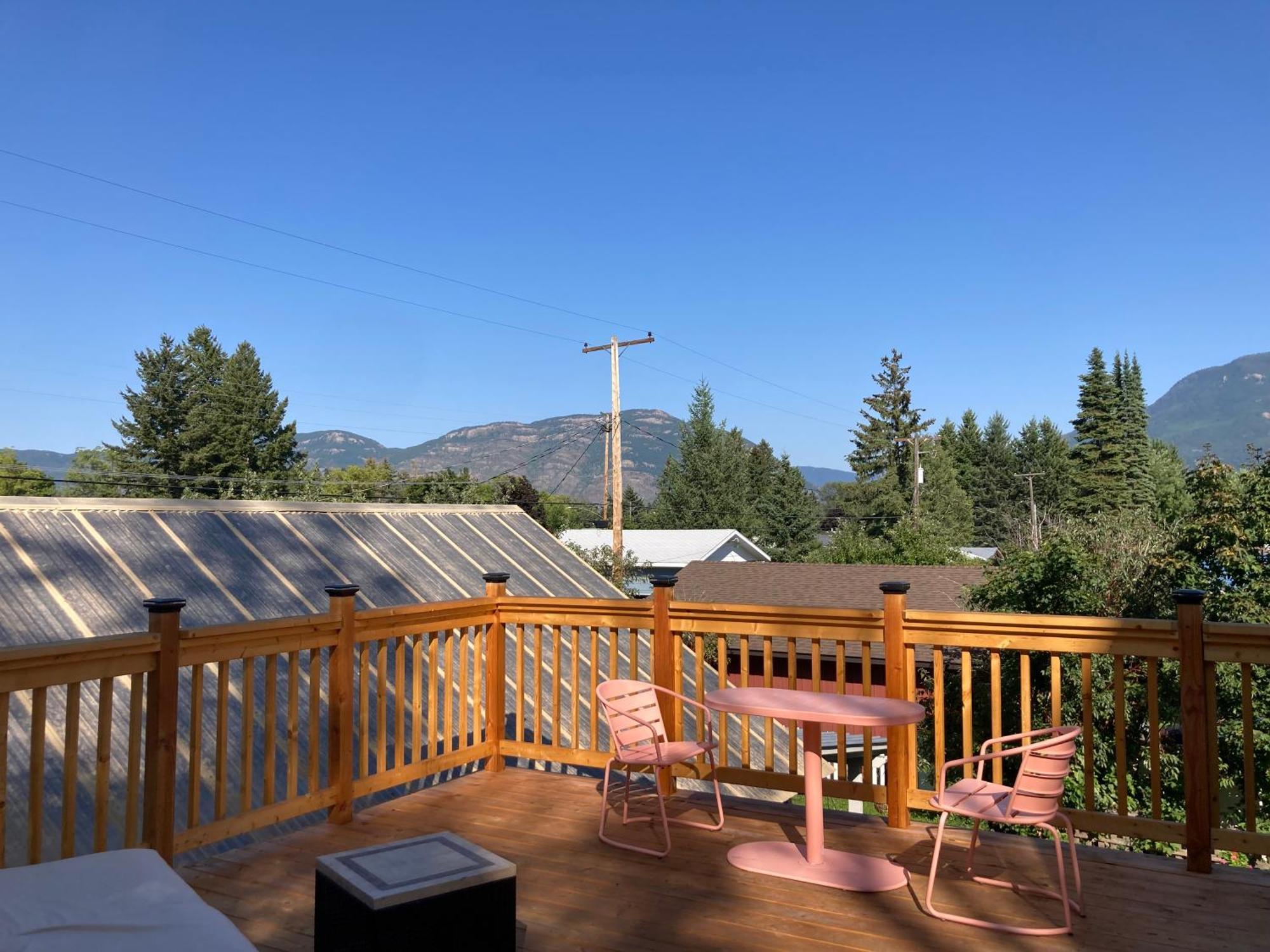 Victorian Guest Getaway-20mins To Glacier National Park-10mins To Airport! Apartment Columbia Falls